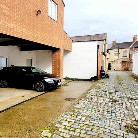 Exquisite Kings: Dual En-Suite Apartment Near Town & Transport Darlington  Exterior photo